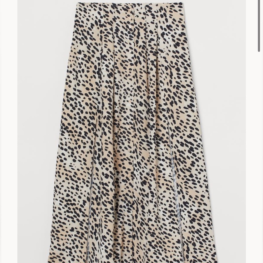 H&M Beige and Black Leopard Print Maxi Skirt